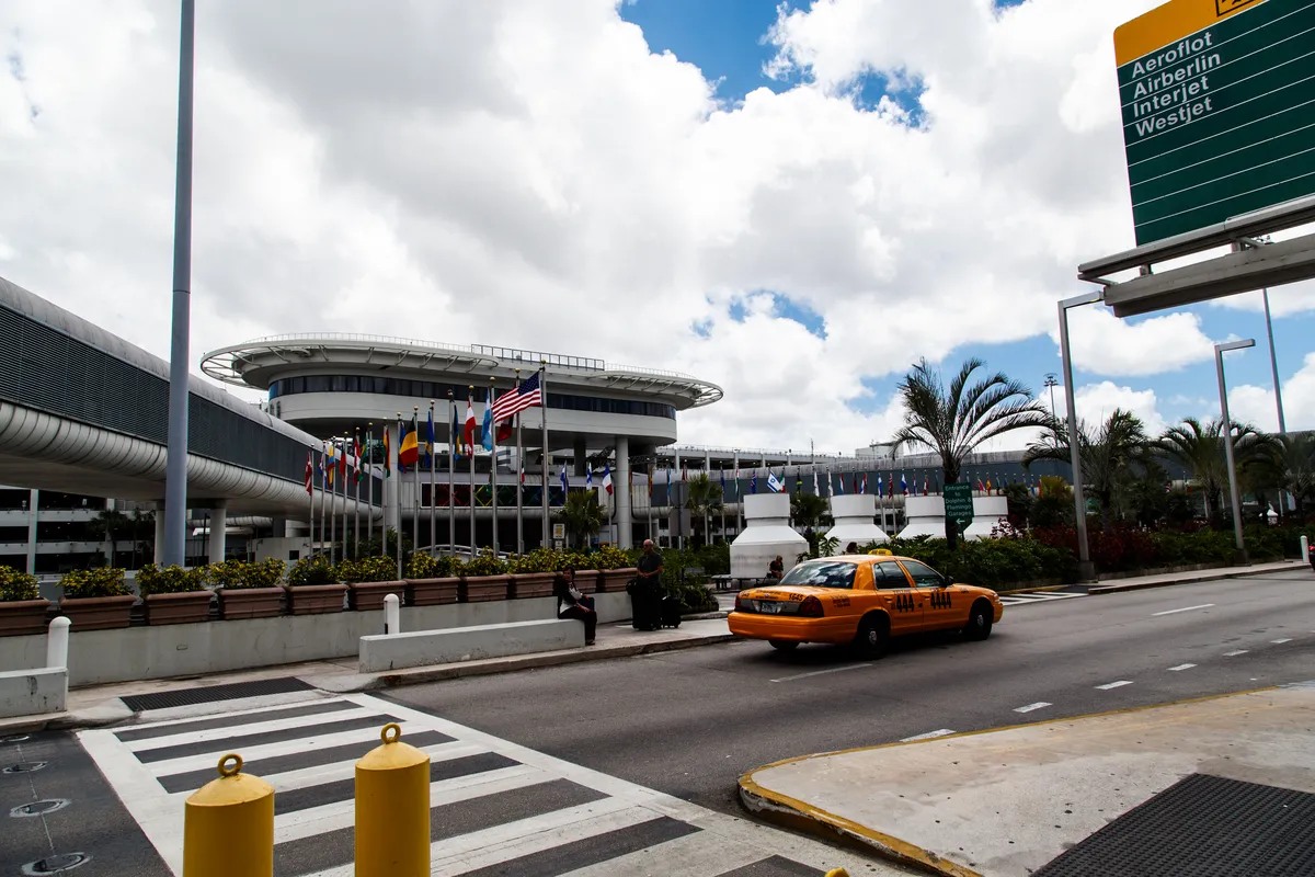 Luxury transportation to Miami cruise ports with luggage assistance